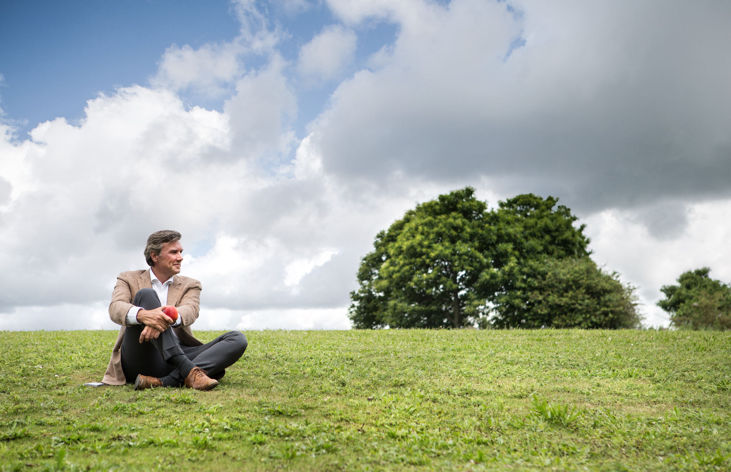 cardioloog zit op heuvel